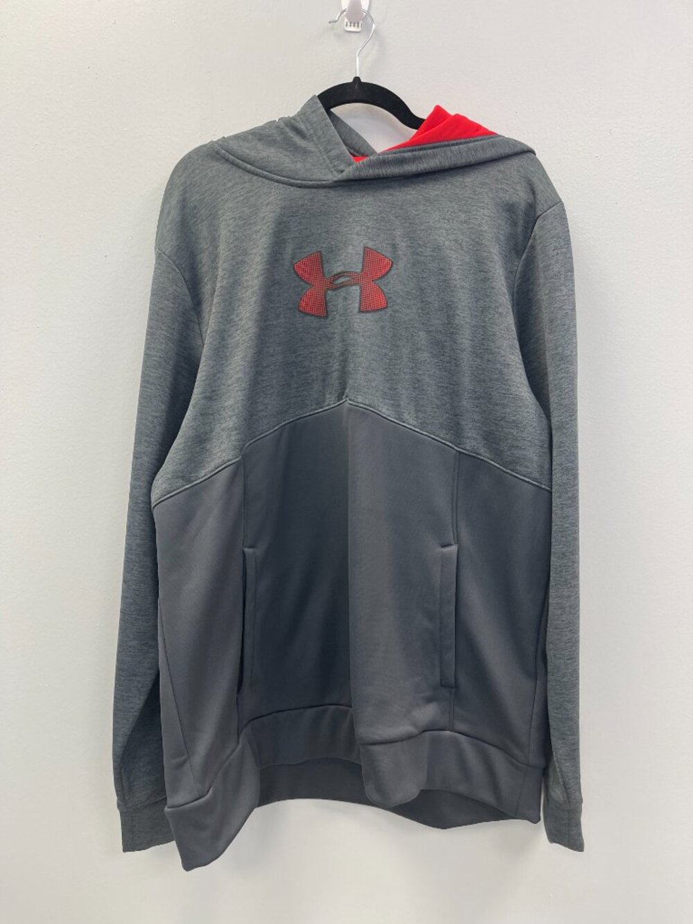 Under Armour Men's Grey Hoodie w/ Kangaroo Pocket in XL - NWT
